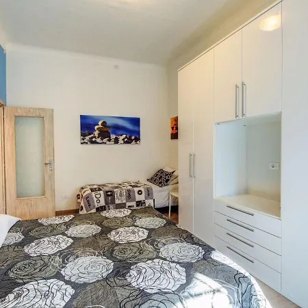 Vakantiehuis Relaxing Holiday In Near Beach *